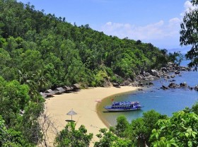 Image: Da Nang Golden Sand Beach – a wild backpacking destination that makes young people fall in love
