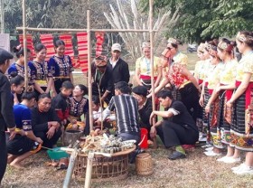 Image: Festival held to promote spring among ethnic groups