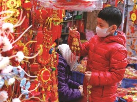 Image: Hàng Mã street decked out in red ahead of the Lunar New Year