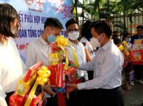 Image: Ho Chi Minh City shares Tet joy with students of Laos, Cambodia