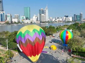 Image: Hot air balloon festival brings joy to Ho Chi Minh City citizens