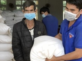 Image: Over 7,800 tonnes of rice earmarked for localities on Tet