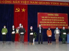 Image: Party official pays pre-Tet visit to Quang Ngai