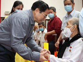 Image: PM Pham Minh Chinh pays Tet visit to Can Tho city