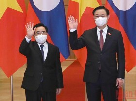 Image: Top legislator welcomes visiting Lao Prime Minister