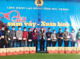 Image: Vice President extends Tet greetings to workers in Soc Trang Province