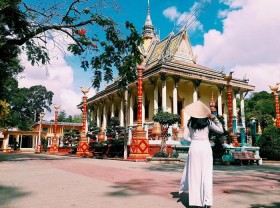 Image: The beautiful temples in Tra Vinh are bold with Khmer architecture, as splendid as a palace in everyday life