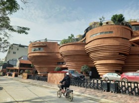Image: The turntable-shaped house in Bat Trang pottery village