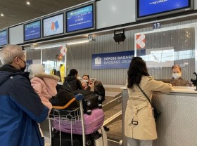 Image: Vietnam Airlines resumes commercial flights to France