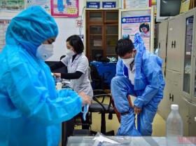 Image: Hanoi accelerates at-home COVID-19 vaccination for the elderly, people with underlying diseases, and high-risk groups