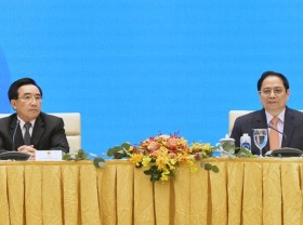 Image: Lao Prime Minister wraps up Vietnam visit