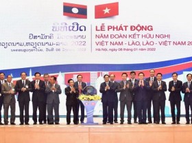 Image: PMs launch Vietnam - Laos, Laos - Vietnam Solidarity and Friendship Year
