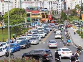Image: Tens of thousands of guests go to Da Lat to play New Year’s Eve