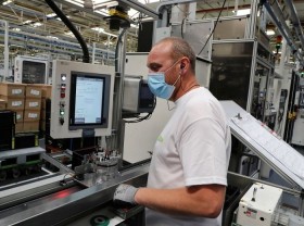 Image: Ahead of election, Macron banks on rosy French economy, new jobs