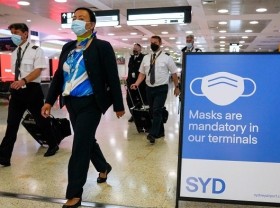 Image: Australia calls on backpackers to help ease Omicron-fuelled labour shortage