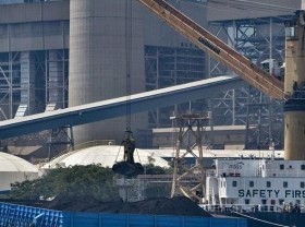 Image: Indonesia relaxes export ban to allow 37 coal vessels to depart