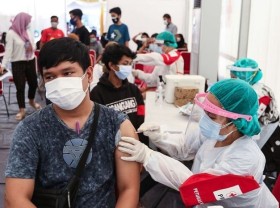 Image: Indonesia to give booster shots to public from Jan 12 as Omicron spreads