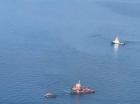 Image: Thailand strives to contain oil spillover at sea