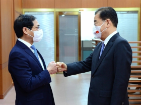 Image: VN, RoK ministers discuss improving their strong relationship