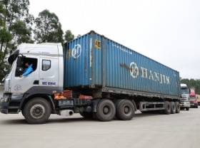 Image: Customs clearance resumes early enabling shipment of hundreds of agricultural containers during Tet