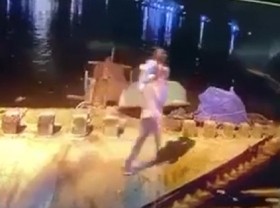 Image: The case of the daddy throwing his 5-year-old daughter into the river: Father typically exhibits off his baby, the grandchild is carried away nonetheless holding the doll his father gave him