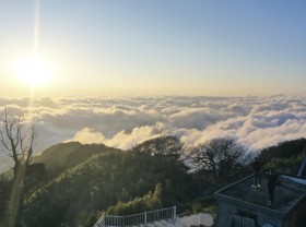 Image: Sea of ​​clouds on top of Phia Oac mountain
