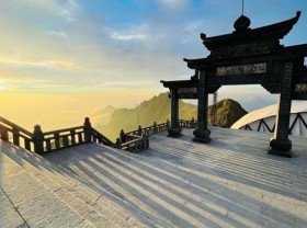 Image: Frost covers Fansipan Mountain peak in Lao Cai