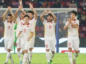 Image: Vietnam off to flying start with 7-0 rout of Singapore