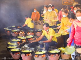 Image: The temple has been serving guests with vegetarian pancakes for more than 20 years