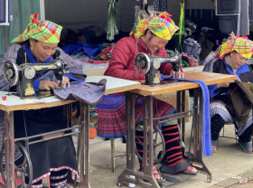 Image: Che Cu Nha brocade: Indigo dyes, beeswax and intricate stitching
