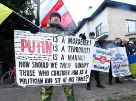 Image: The transfer of Fb, YouTube to take care of the continued navy battle in Ukraine