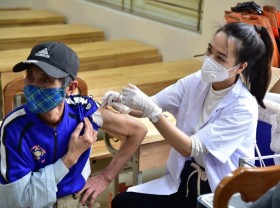 Image: Vietnam sees over 27,300 new COVID-19 cases in 24 hours