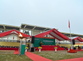 Image: Young people in Hanoi start military service