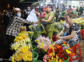 Image: The ceremony of the God of Fortune of a Saigon family