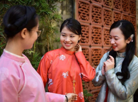 Image: The comeback of the five-panel ao dai