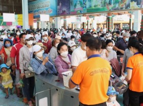 Image: Wearing a couple of shirts to play Dam Sen on Valentine’s Day