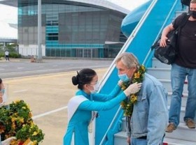 Image: Vietnam to soon issue policy on visas for foreign tourists