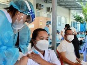 Image: Cambodians advised to be vigilant against Omicron