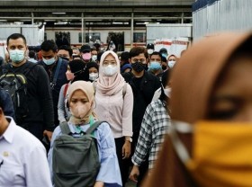 Image: Indonesia bans foreign tourist arrivals at Jakarta airport as COVID-19 spikes