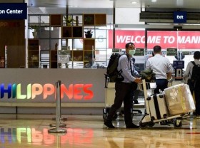 Image: Philippines welcomes back foreign tourists for first time in two years