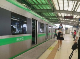 Image: Number of passengers using Cat Linh-Ha Dong urban metrol line up 30 percent