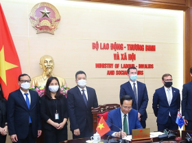 Image: Vietnam, Australia sign bilateral agreement on sending agricultural workers