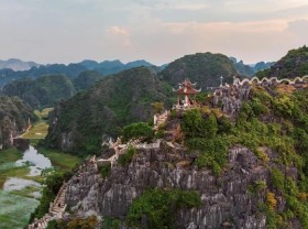 Image: Explore Mua Cave, which is known as the “fairy scene” of Ninh Binh