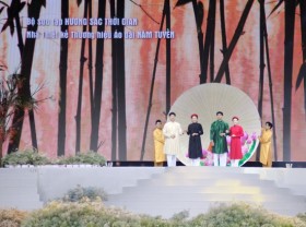 Image: Glittering start to HCM City annual fest on national dress