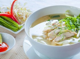 Image: How to cook chicken noodle soup simple but delicious
