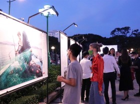 Image: International photo show tells pandemic, social justice stories