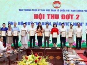 Image: Hanoi calls for donations to sea, island fund