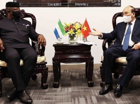 Image: President of Sierra Leone begins official visit to Vietnam