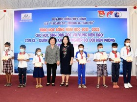 Image: Soc Trang: 110 scholarships presented to needy students
