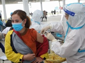 Image: Vietnam aims to complete booster shots in Q1